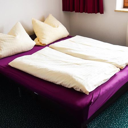Hotel Gasthof Zum Loewen Velburg Habitación foto
