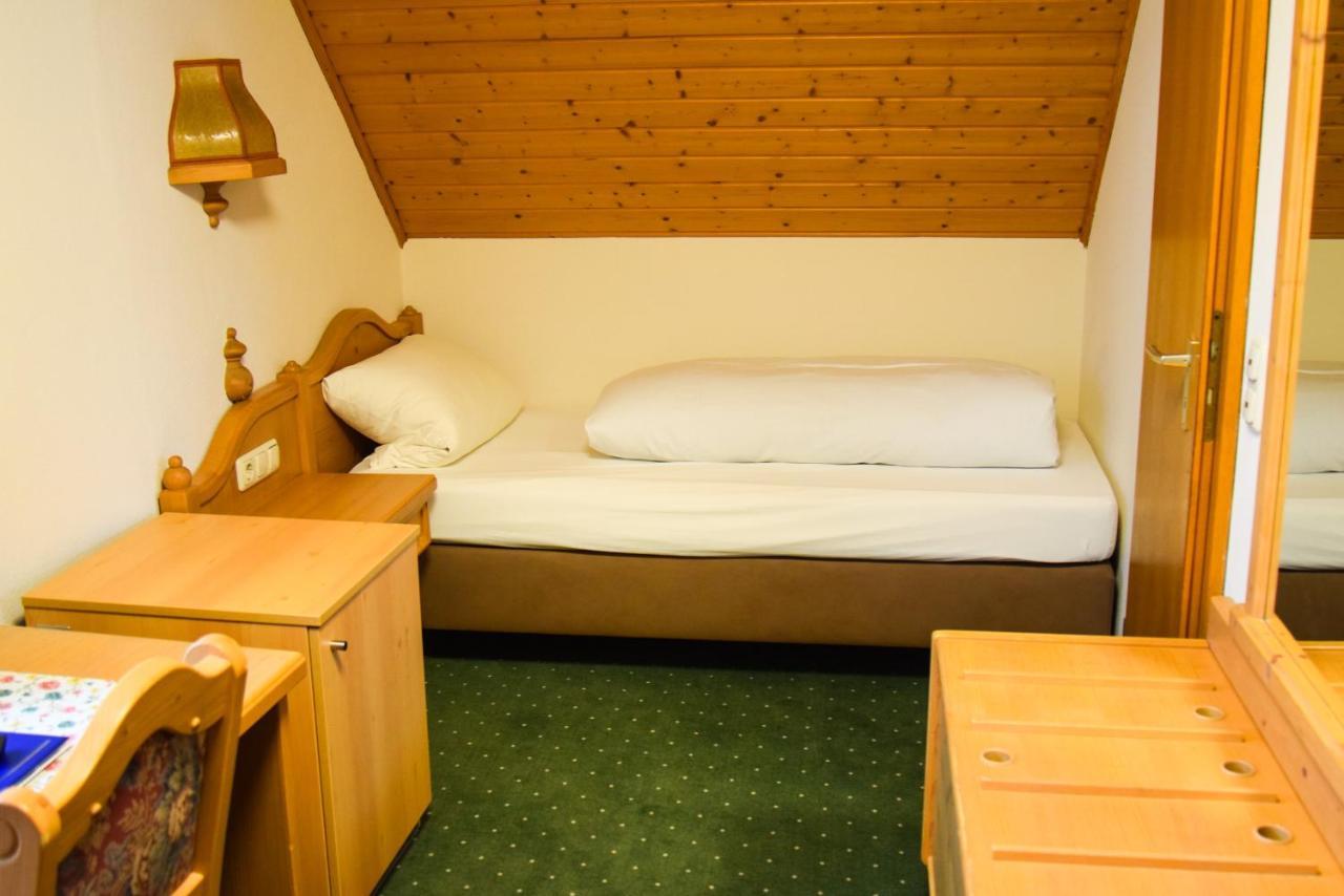 Hotel Gasthof Zum Loewen Velburg Habitación foto