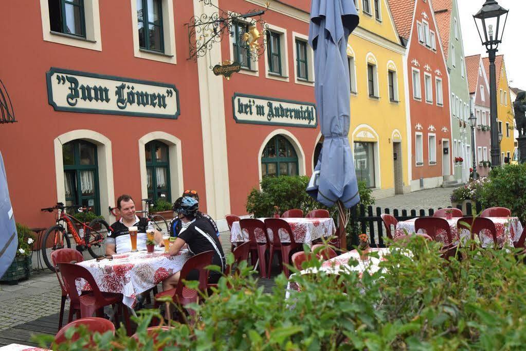 Hotel Gasthof Zum Loewen Velburg Exterior foto